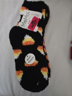 Memoi Cozy Fuzzy Crew Socks - Black & Orange Candy Corn Stripe 3 pc